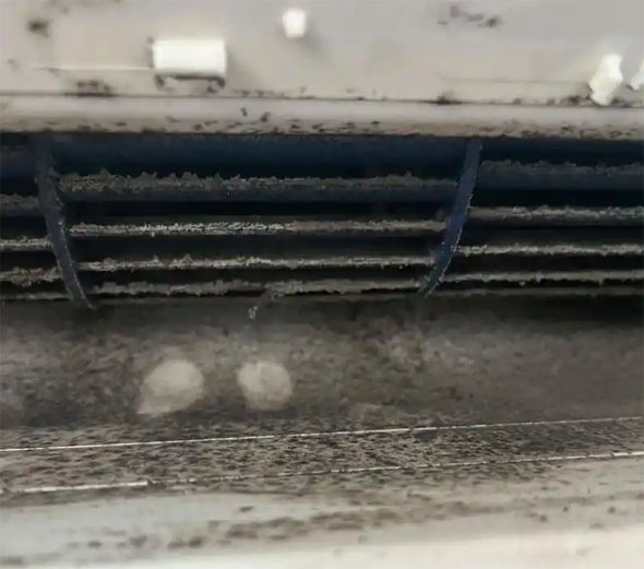 南雄空调吹的风有股烧焦味是怎么回事